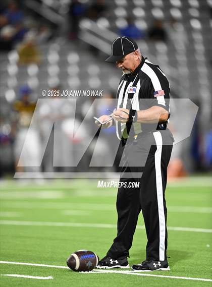 Thumbnail 3 in Barbers Hill vs. Anderson (UIL 5A D1 Football Area Championship) photogallery.