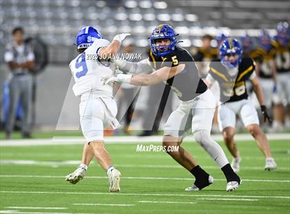 Thumbnail 3 in Barbers Hill vs. Anderson (UIL 5A D1 Football Area Championship) photogallery.