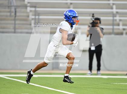Thumbnail 3 in Barbers Hill vs. Anderson (UIL 5A D1 Football Area Championship) photogallery.