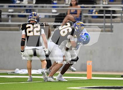 Thumbnail 1 in Barbers Hill vs. Anderson (UIL 5A D1 Football Area Championship) photogallery.