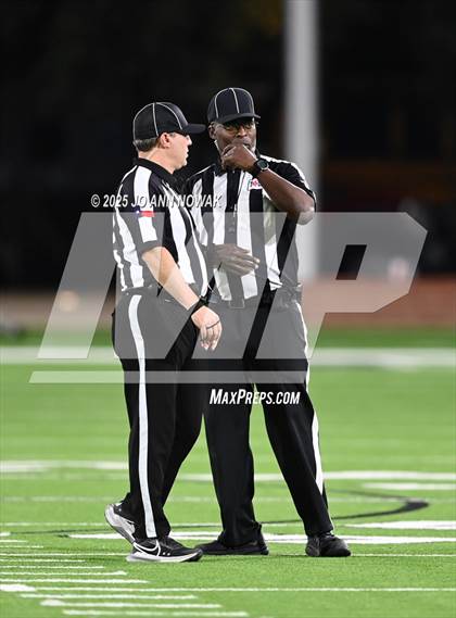 Thumbnail 2 in Barbers Hill vs. Anderson (UIL 5A D1 Football Area Championship) photogallery.