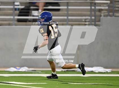 Thumbnail 1 in Barbers Hill vs. Anderson (UIL 5A D1 Football Area Championship) photogallery.