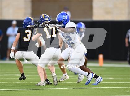 Thumbnail 3 in Barbers Hill vs. Anderson (UIL 5A D1 Football Area Championship) photogallery.