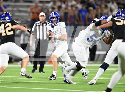 Thumbnail 1 in Barbers Hill vs. Anderson (UIL 5A D1 Football Area Championship) photogallery.