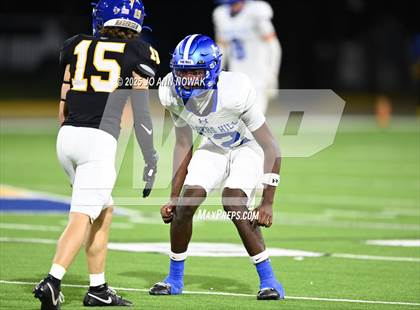 Thumbnail 3 in Barbers Hill vs. Anderson (UIL 5A D1 Football Area Championship) photogallery.