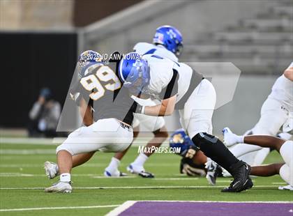 Thumbnail 2 in Barbers Hill vs. Anderson (UIL 5A D1 Football Area Championship) photogallery.
