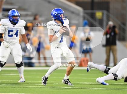 Thumbnail 2 in Barbers Hill vs. Anderson (UIL 5A D1 Football Area Championship) photogallery.