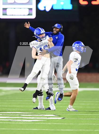 Thumbnail 3 in Barbers Hill vs. Anderson (UIL 5A D1 Football Area Championship) photogallery.