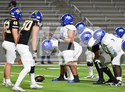 Thumbnail 2 in Barbers Hill vs. Anderson (UIL 5A D1 Football Area Championship) photogallery.