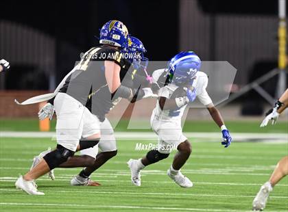 Thumbnail 2 in Barbers Hill vs. Anderson (UIL 5A D1 Football Area Championship) photogallery.
