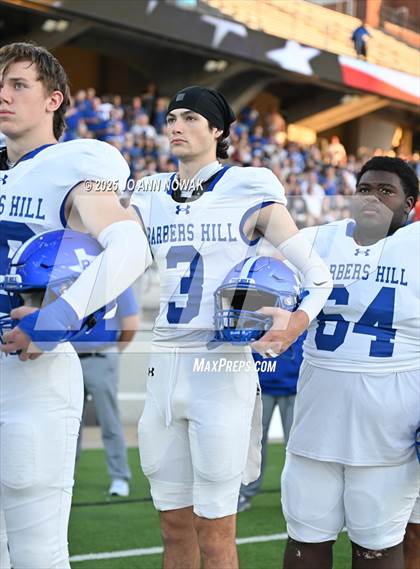 Thumbnail 3 in Barbers Hill vs. Anderson (UIL 5A D1 Football Area Championship) photogallery.