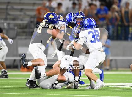 Thumbnail 3 in Barbers Hill vs. Anderson (UIL 5A D1 Football Area Championship) photogallery.
