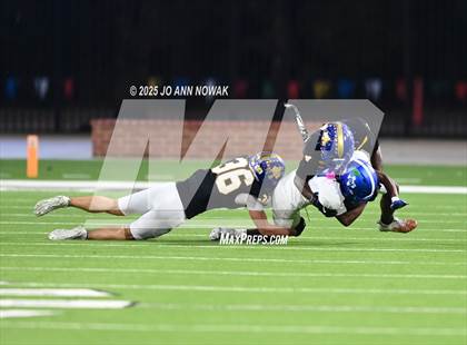 Thumbnail 1 in Barbers Hill vs. Anderson (UIL 5A D1 Football Area Championship) photogallery.