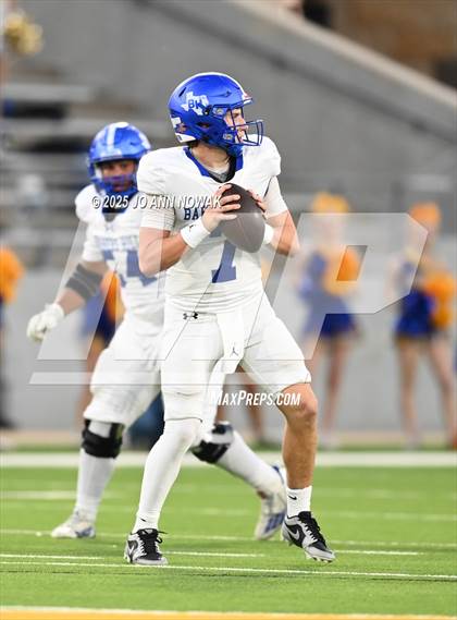 Thumbnail 2 in Barbers Hill vs. Anderson (UIL 5A D1 Football Area Championship) photogallery.