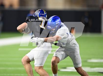 Thumbnail 3 in Barbers Hill vs. Anderson (UIL 5A D1 Football Area Championship) photogallery.