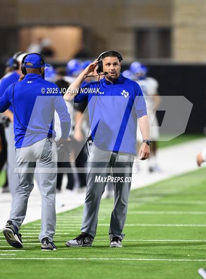 Thumbnail 1 in Barbers Hill vs. Anderson (UIL 5A D1 Football Area Championship) photogallery.