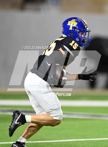 Thumbnail 2 in Barbers Hill vs. Anderson (UIL 5A D1 Football Area Championship) photogallery.