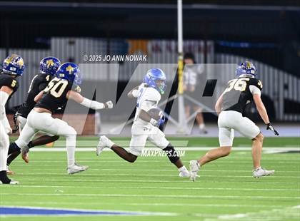 Thumbnail 2 in Barbers Hill vs. Anderson (UIL 5A D1 Football Area Championship) photogallery.
