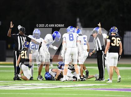 Thumbnail 2 in Barbers Hill vs. Anderson (UIL 5A D1 Football Area Championship) photogallery.