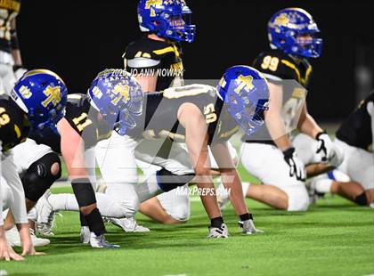 Thumbnail 3 in Barbers Hill vs. Anderson (UIL 5A D1 Football Area Championship) photogallery.