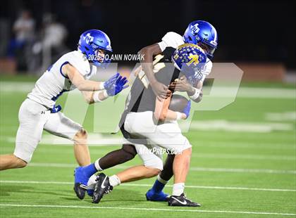 Thumbnail 2 in Barbers Hill vs. Anderson (UIL 5A D1 Football Area Championship) photogallery.
