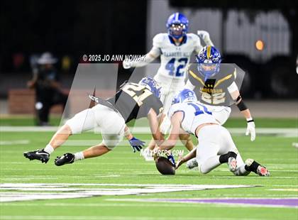 Thumbnail 2 in Barbers Hill vs. Anderson (UIL 5A D1 Football Area Championship) photogallery.