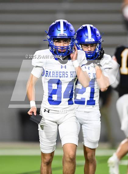 Thumbnail 2 in Barbers Hill vs. Anderson (UIL 5A D1 Football Area Championship) photogallery.