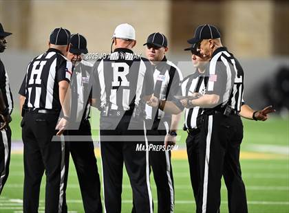Thumbnail 2 in Barbers Hill vs. Anderson (UIL 5A D1 Football Area Championship) photogallery.