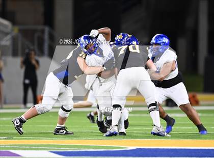 Thumbnail 2 in Barbers Hill vs. Anderson (UIL 5A D1 Football Area Championship) photogallery.