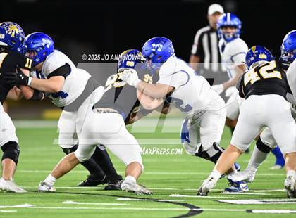 Thumbnail 3 in Barbers Hill vs. Anderson (UIL 5A D1 Football Area Championship) photogallery.