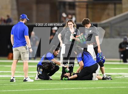 Thumbnail 3 in Barbers Hill vs. Anderson (UIL 5A D1 Football Area Championship) photogallery.