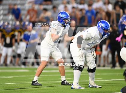 Thumbnail 2 in Barbers Hill vs. Anderson (UIL 5A D1 Football Area Championship) photogallery.