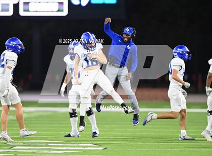 Thumbnail 2 in Barbers Hill vs. Anderson (UIL 5A D1 Football Area Championship) photogallery.