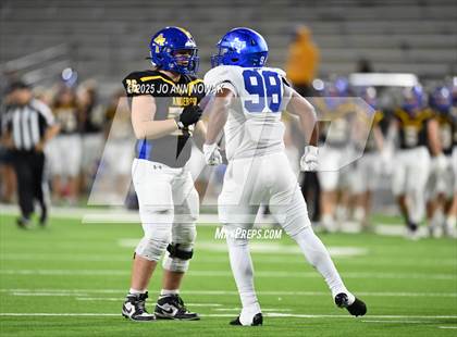 Thumbnail 2 in Barbers Hill vs. Anderson (UIL 5A D1 Football Area Championship) photogallery.