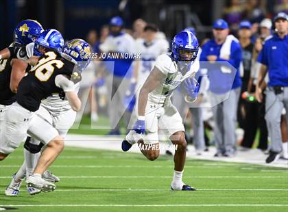 Thumbnail 1 in Barbers Hill vs. Anderson (UIL 5A D1 Football Area Championship) photogallery.