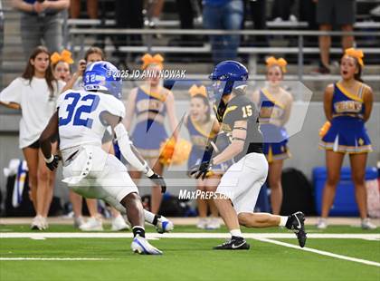 Thumbnail 1 in Barbers Hill vs. Anderson (UIL 5A D1 Football Area Championship) photogallery.