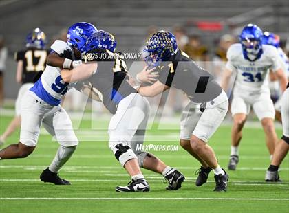 Thumbnail 3 in Barbers Hill vs. Anderson (UIL 5A D1 Football Area Championship) photogallery.