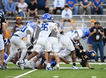 Thumbnail 1 in Barbers Hill vs. Anderson (UIL 5A D1 Football Area Championship) photogallery.