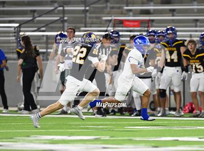 Thumbnail 2 in Barbers Hill vs. Anderson (UIL 5A D1 Football Area Championship) photogallery.