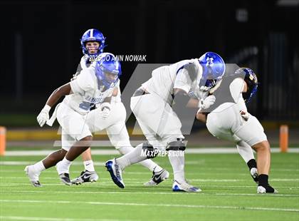 Thumbnail 2 in Barbers Hill vs. Anderson (UIL 5A D1 Football Area Championship) photogallery.