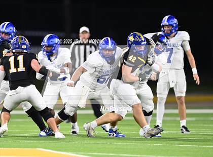 Thumbnail 2 in Barbers Hill vs. Anderson (UIL 5A D1 Football Area Championship) photogallery.