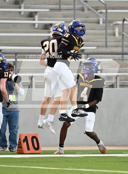 Thumbnail 2 in Barbers Hill vs. Anderson (UIL 5A D1 Football Area Championship) photogallery.