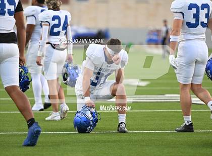 Thumbnail 2 in Barbers Hill vs. Anderson (UIL 5A D1 Football Area Championship) photogallery.