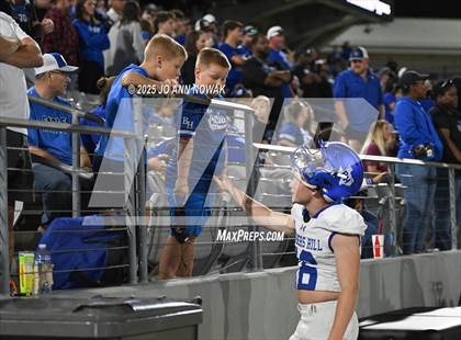 Thumbnail 3 in Barbers Hill vs. Anderson (UIL 5A D1 Football Area Championship) photogallery.