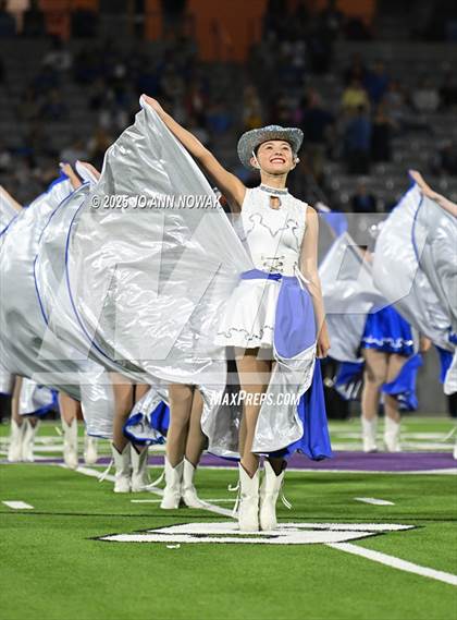 Thumbnail 3 in Barbers Hill vs. Anderson (UIL 5A D1 Football Area Championship) photogallery.