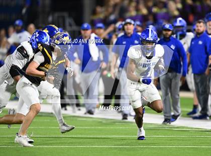 Thumbnail 3 in Barbers Hill vs. Anderson (UIL 5A D1 Football Area Championship) photogallery.
