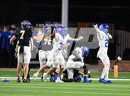 Thumbnail 1 in Barbers Hill vs. Anderson (UIL 5A D1 Football Area Championship) photogallery.