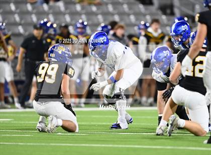 Thumbnail 1 in Barbers Hill vs. Anderson (UIL 5A D1 Football Area Championship) photogallery.
