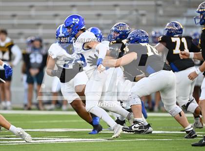 Thumbnail 2 in Barbers Hill vs. Anderson (UIL 5A D1 Football Area Championship) photogallery.