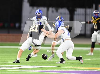 Thumbnail 1 in Barbers Hill vs. Anderson (UIL 5A D1 Football Area Championship) photogallery.